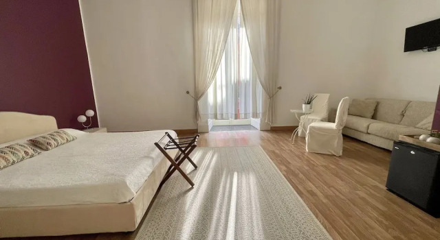 Четырёхместный номер Standard с балконом B&B Ruffo di Bagnara Palazzo Monumentale