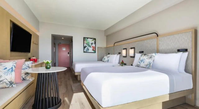 Четырёхместный номер Standard с видом на океан Crowne Plaza Resort Saipan