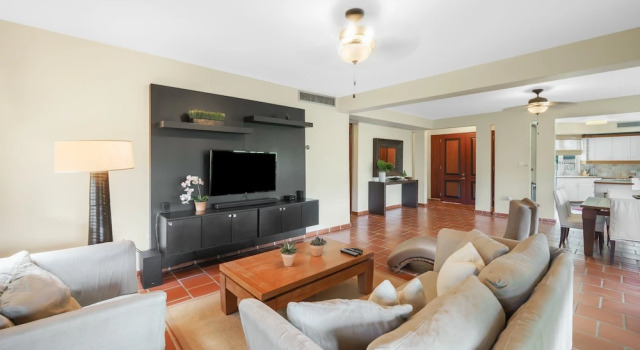 Family Villa Oleana Waterviews Oceanfront with water and generator, Забронировать Вилла Вега-Альта Северное Пуэрто-Рико