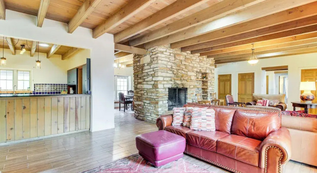 3 Mi to Zoo & Garden: ABQ Home w/ Heated Pool!, Book Feriehus Sommerhuse i Albuquerque, Hytte