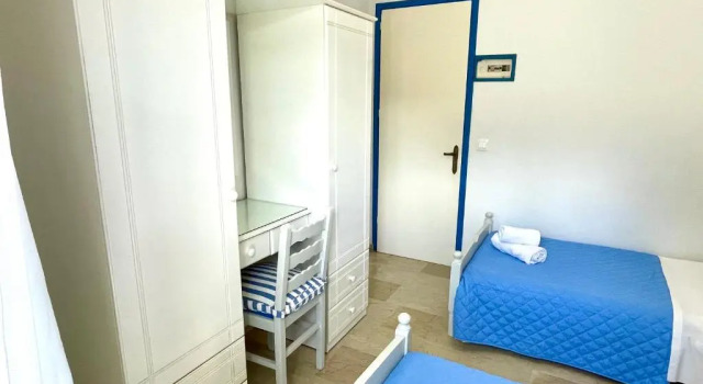 Студия Superior Sunflower Apartments & Studios