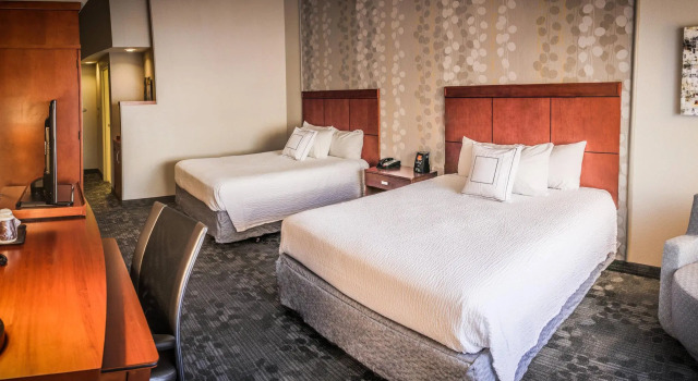 Четырёхместный номер Standard Courtyard by Marriott Norman