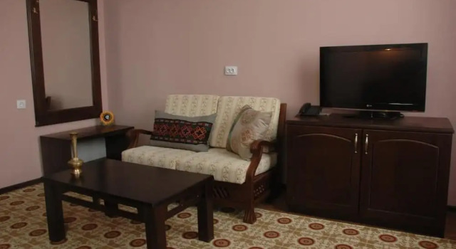 Полулюкс Hotel Jipek Joli