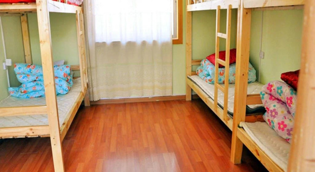 Sunshine Forest Youth Hostel, Забронировать Хостел Хостелы Лицзян, рядом с Улица Сквер-стрит Древнего города Даянь, Хостел