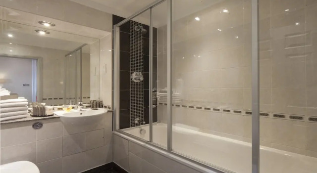 Трёхместный номер Standard Gem Strathmore Hotel