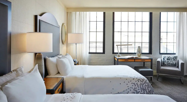 Четырёхместный номер Executive Renaissance New Orleans Arts Warehouse District Hotel