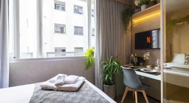 Apartamento moderno com piscina e AC