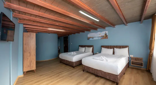 Четырёхместный номер Standard с балконом Taksim Antique Hotel
