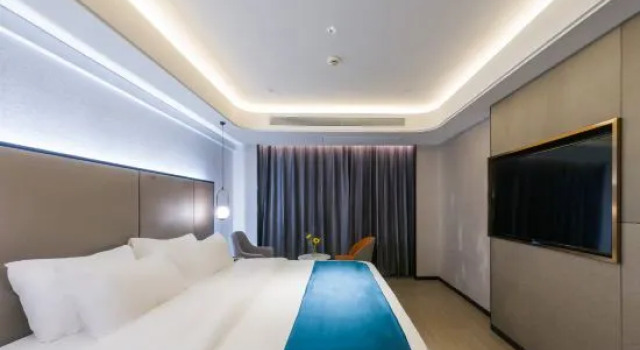 Suite Subaiyun Hotel (Taicang Nanyang Plaza Zhongnan Century City Branch)
