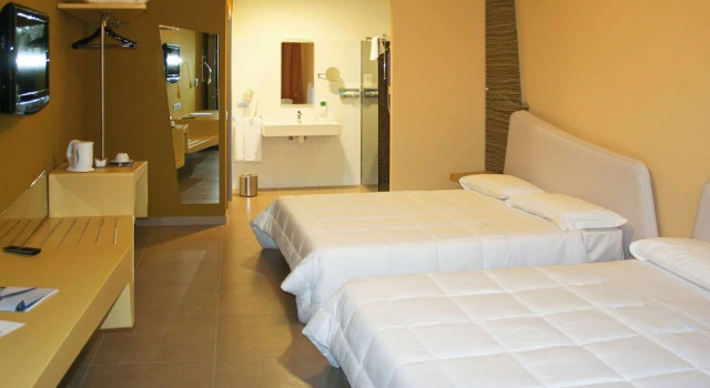 Четырёхместный номер Classic ibis Styles Catania Acireale