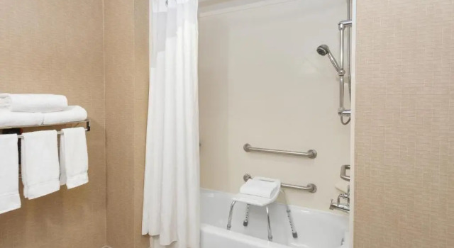 Люкс Deluxe Holiday Inn Express Hotel & Suites Seabrook by IHG