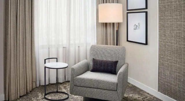 Четырёхместный номер Standard Sheraton Hamilton Hotel