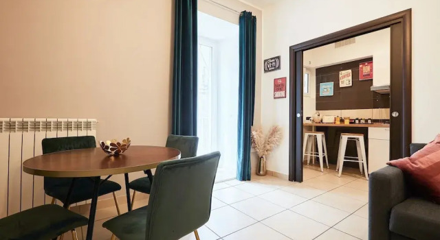 Vicky s Luxury Guesthouse by Napoliapartments, Забронировать Апартаменты/квартира Апартаменты Неаполя, рядом с Accademia di Belle Arti di Napoli, Апартаменты/квартира