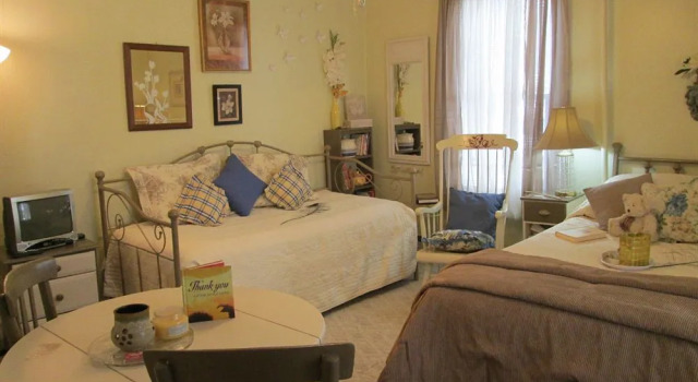 Yellow Turtle Inn, Book Hotel Hoteller i New Windsor med parkering, Parkering