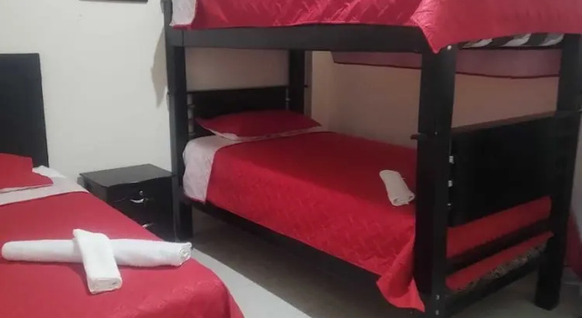 Кровать в общем номере Hogar Del Viajero Medellin