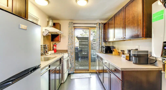 Stylish Home 2 Mi to Old Town Albuquerque!, Book Feriehus Sommerhuse i Albuquerque, Hytte