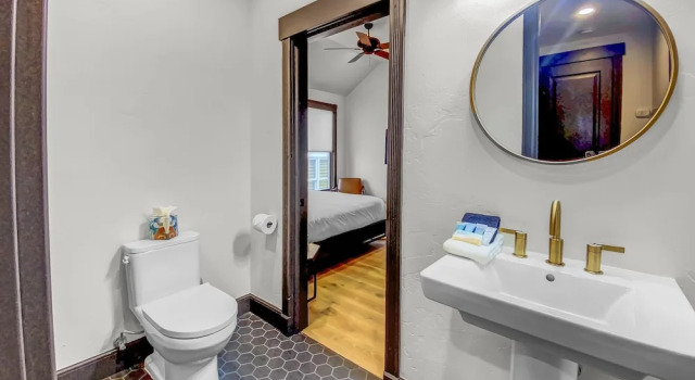 Коттедж 909 Park Ave 5 Bedroom Home by RedAwning