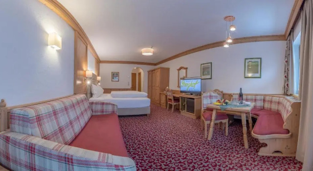Полулюкс Hotel Berghof Mayrhofen