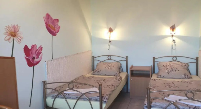 Pinczés Ház, Забронировать Отель Отели Хайдусобосло с завтраком, рядом с Bell House, Завтраки