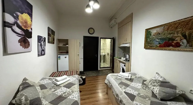 Leselidze Guest House, Забронировать Гостевой дом Отели Тбилиси с парковкой, рядом с Парк Рике, Парковка