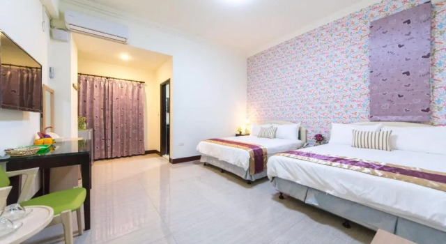 Четырёхместный номер Standard Xin Jing Zhan Homestay
