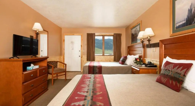 Четырёхместный номер Standard Flat Creek Inn