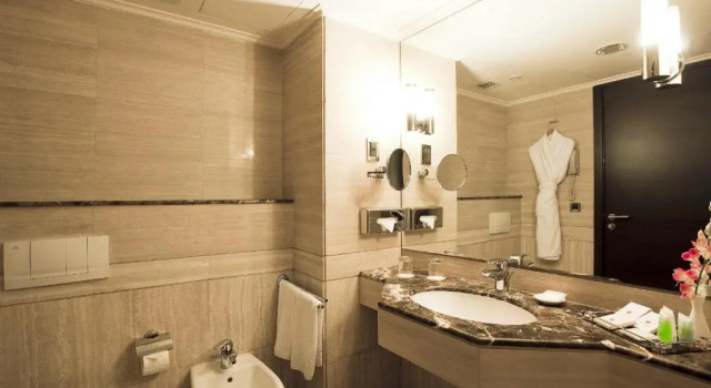 Полулюкс Ramada Plaza by Wyndham Beirut Raouche