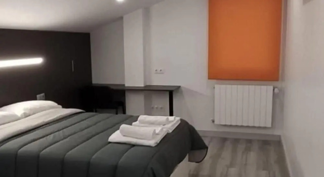 HOTEL Alojamientos Aviche 6, Забронировать Гостевой дом Отели Сантандера с парковкой, рядом с Музей модернистского и современного искусства Сантандера и Кантабрии, Парковка