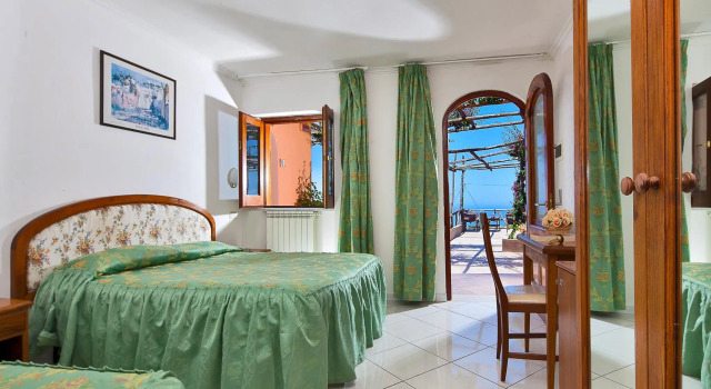Трёхместный номер Standard с видом на море Hotel Il Girasole