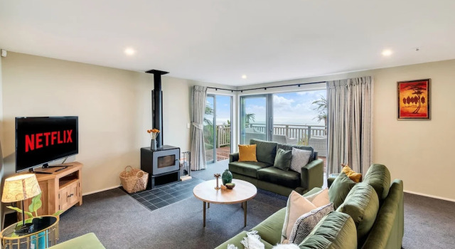 Spectacular Hilltop Retreat near Piha