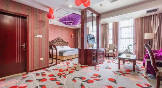 Полулюкс Deluxe Karamay Jiuyue Longhua Grand Hotel