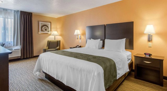 Двухместный номер Standard Quality Inn & Suites Albuquerque North near Balloon Fiesta Park
