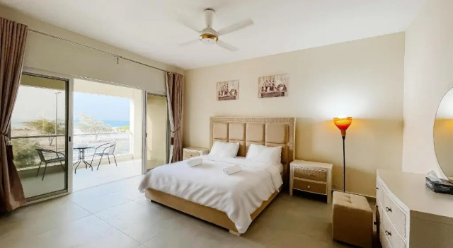RH- 2BR Luxury Bermuda Villa Beach facing, separate pool for women