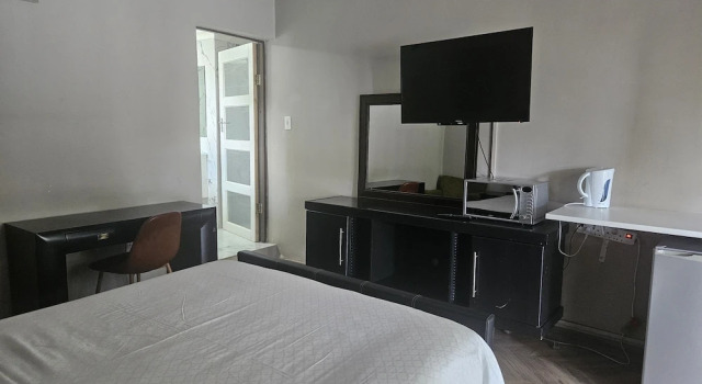 Семейные апартаменты с 3 комнатами Four Seasons Lehae Guest House
