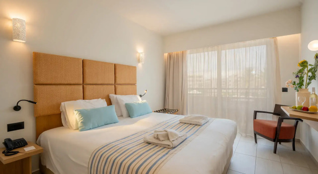 Двухместный номер Deluxe с балконом Minos Hotel
