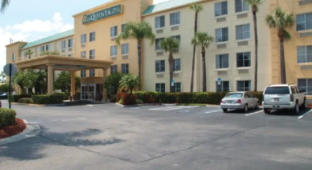 Кровать в общем номере La Quinta by Wyndham Melbourne Viera