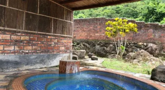 Люкс с 2 комнатами Yangchun Chundu Hot Spring Resort