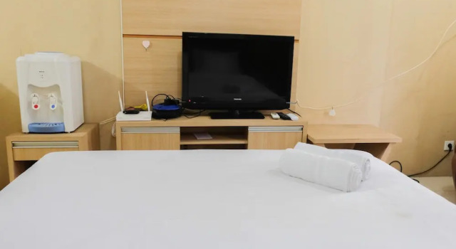 Minimalist Studio Room Great Western Apartment