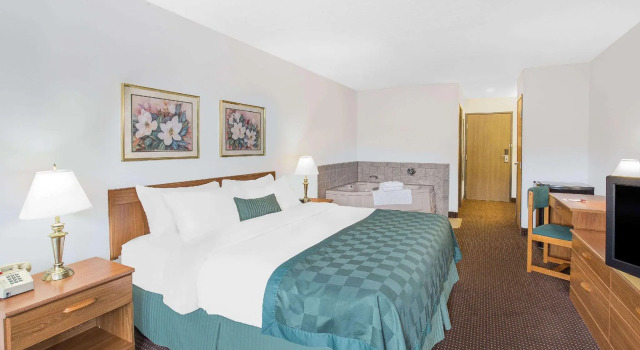 Двухместный номер Standard Ramada by Wyndham Hancock Waterfront