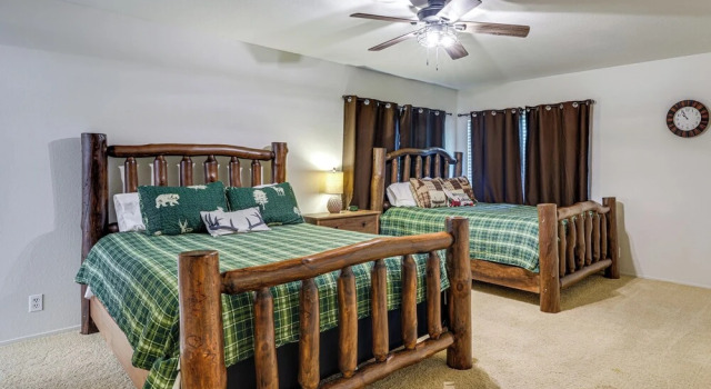 Furnished Deck & Fire Pit: Sherwood Forest Cabin, Book Feriehus Sherwood Forest USA