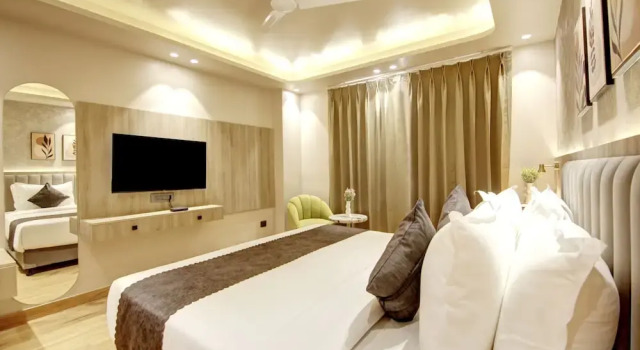 Семейный номер Standard с балконом и с видом на город Saltstayz Premier - Near Golf Course Road & Sector 57