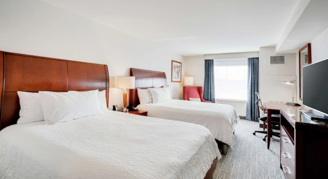 Четырёхместный номер Hilton Garden Inn Milwaukee Airport