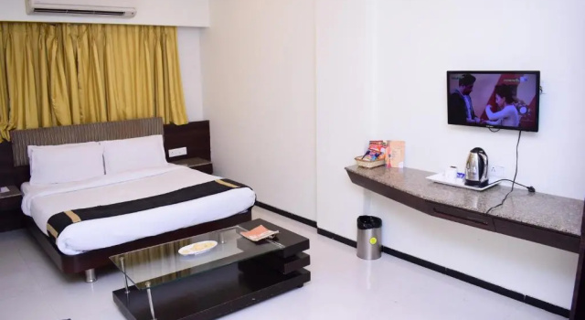 Люкс Kyriad Hotel Indore by OTHPL