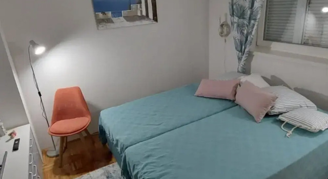 Charming Crikvenica Beachfront Apartment, Забронировать Апартаменты/квартира Отели Приморско-Горанской жупания с парковкой, Парковка