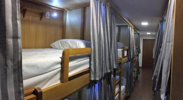 Кровать в общем номере (женский номер) Eleganz Suítes Exclusive Centro