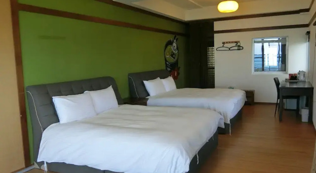 Четырёхместный номер Standard с балконом Spray Home B&B