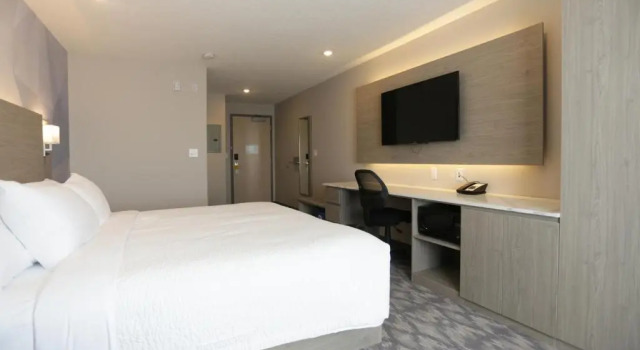 Номер Standard Days Inn by Wyndham Calgary North Balzac
