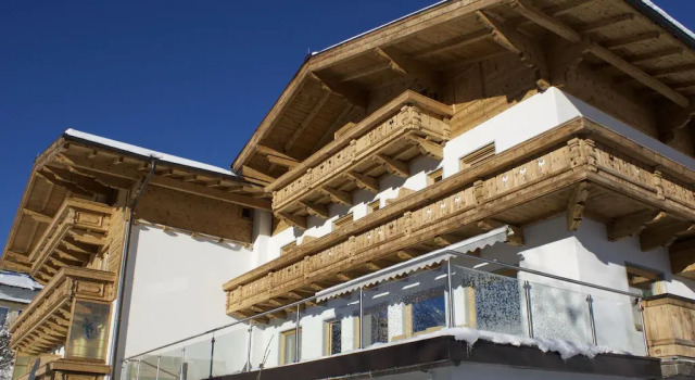 Large Luxury Chalet near Ski Area Zillerarena Königsleiten
