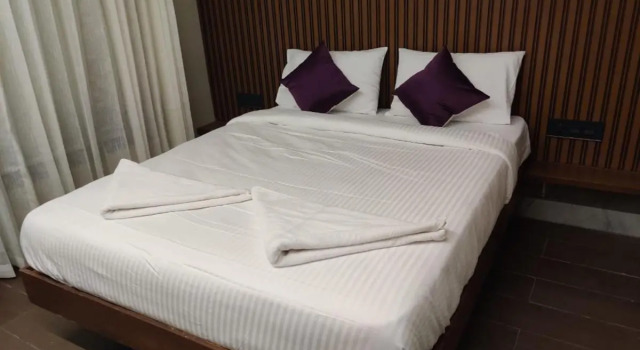 Hotel V, Rezerwuj Hotel Hyderabad 