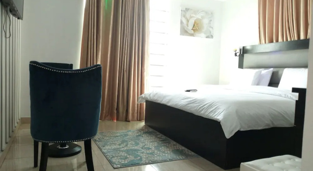 Номер Executive Somerset Suites